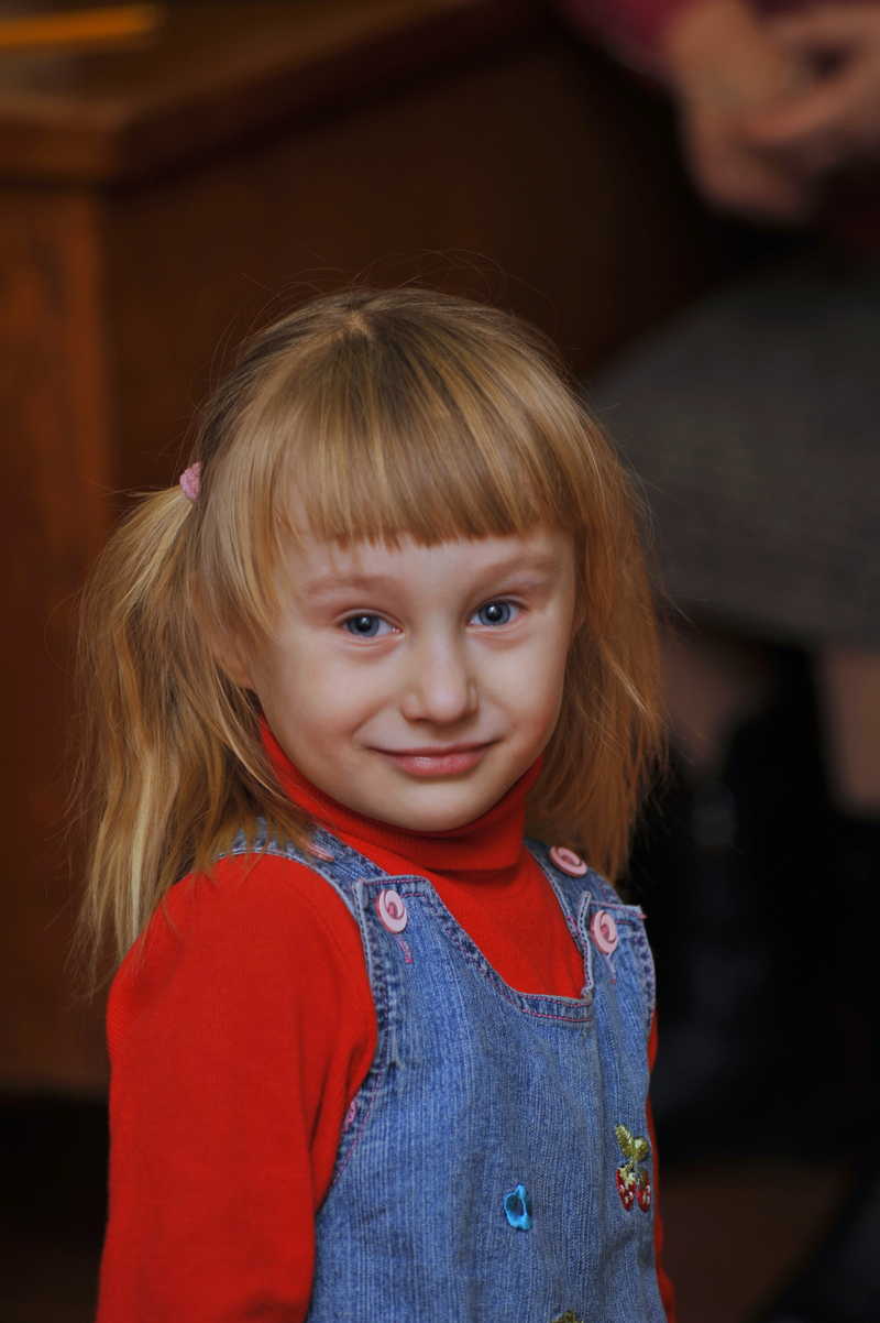 Чистота ребёнок  девочка  улыбка  четыре года  голубые глаза  соломенные волосы  nikon d 700  nikon 70-210 f/4